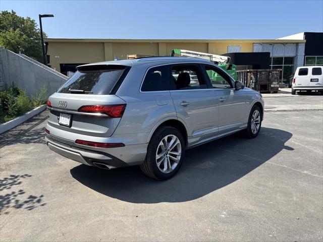 Photo of 2025 Satellite Silver Metallic Audi Q7