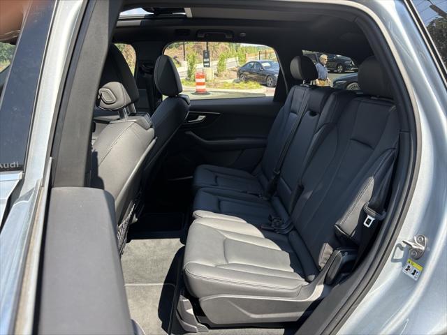 Photo of 2025 Satellite Silver Metallic Audi Q7