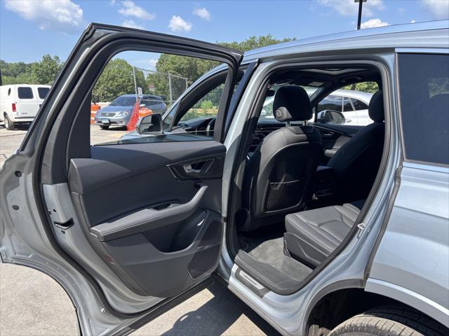 Photo of 2025 Satellite Silver Metallic Audi Q7