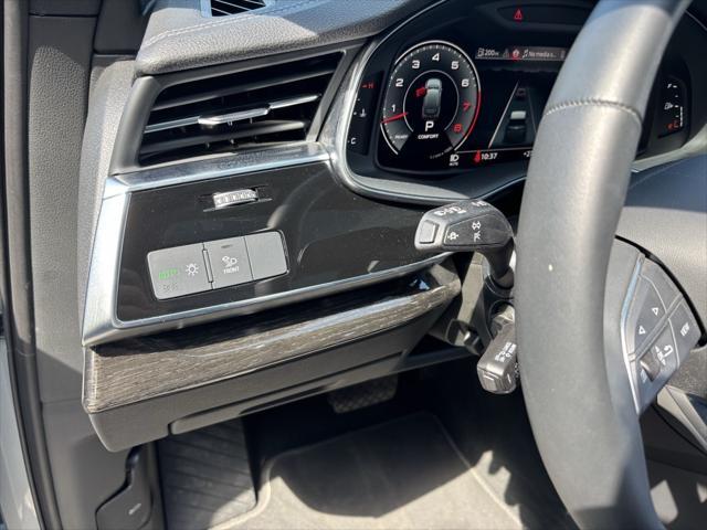 Photo of 2025 Satellite Silver Metallic Audi Q7