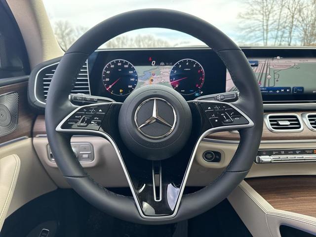 Photo of 2025 Polar White Mercedes-Benz GLS 450