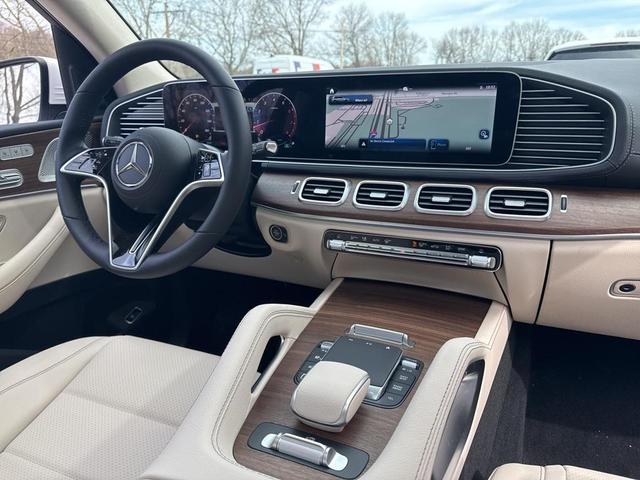 Photo of 2025 Polar White Mercedes-Benz GLS 450