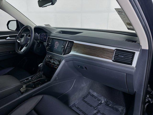 Photo of 2023 Deep Black Pearl Volkswagen Atlas