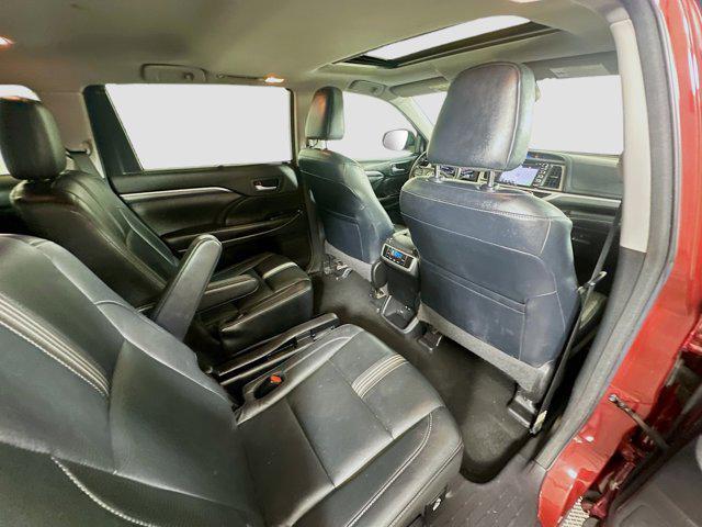Photo of 2018 Salsa Red Pearl Toyota Highlander