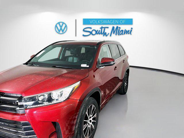 Photo of 2018 Salsa Red Pearl Toyota Highlander