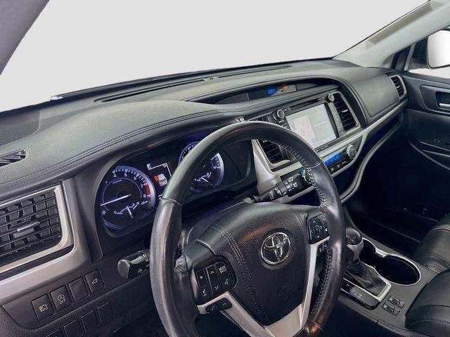 Photo of 2018 Salsa Red Pearl Toyota Highlander