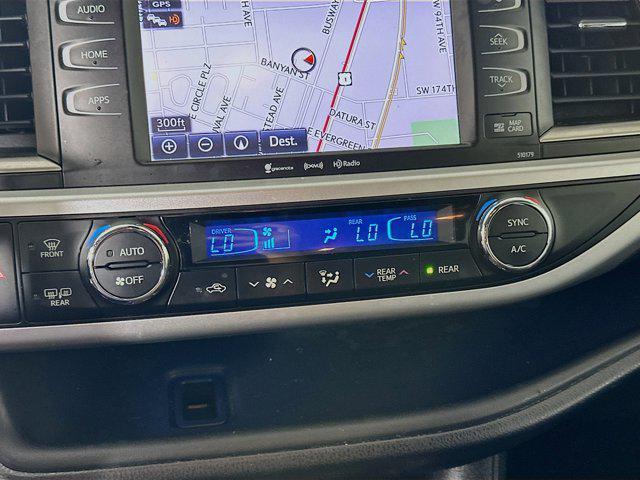 Photo of 2018 Salsa Red Pearl Toyota Highlander