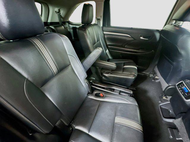 Photo of 2018 Salsa Red Pearl Toyota Highlander