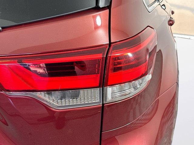 Photo of 2018 Salsa Red Pearl Toyota Highlander