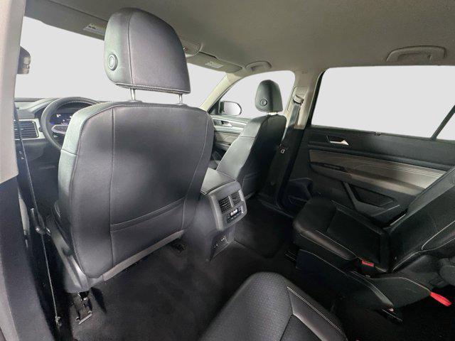 Photo of 2022 Deep Black Volkswagen Atlas