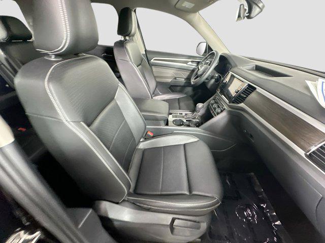 Photo of 2022 Deep Black Volkswagen Atlas