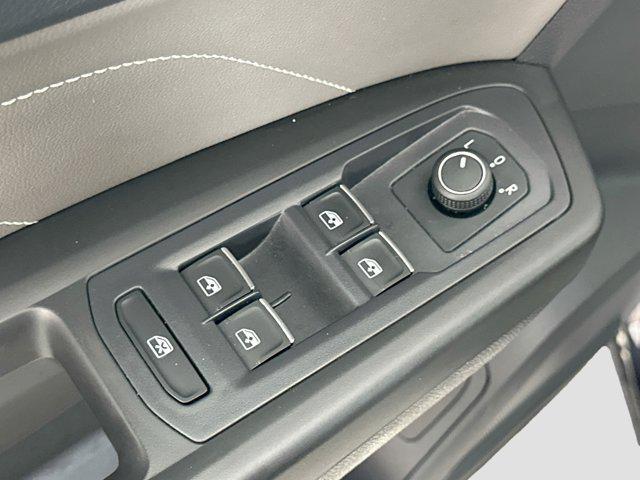 Photo of 2022 Deep Black Volkswagen Atlas