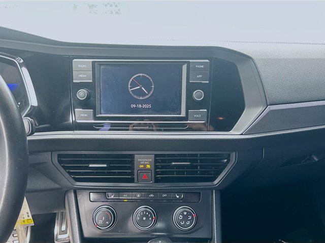 Photo of 2024 Platinum Gray Metallic Volkswagen Jetta