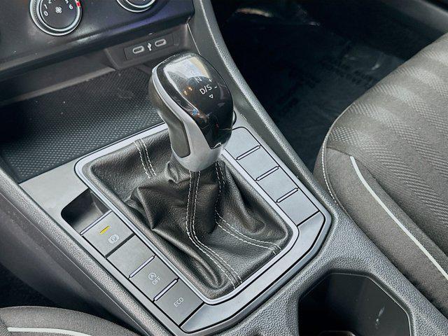 Photo of 2024 Platinum Gray Metallic Volkswagen Jetta