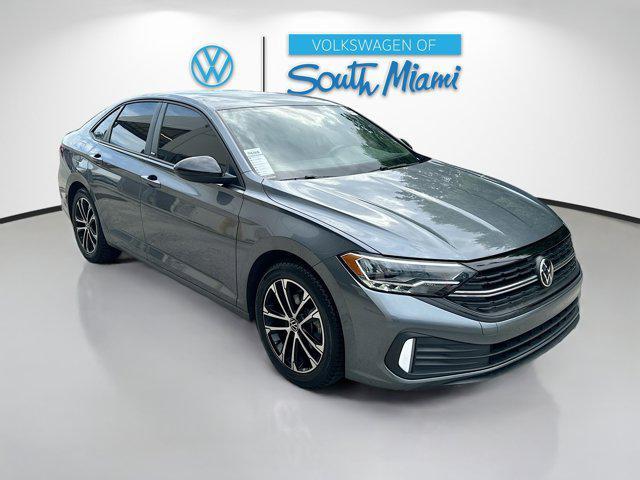 Photo of 2024 Platinum Gray Metallic Volkswagen Jetta