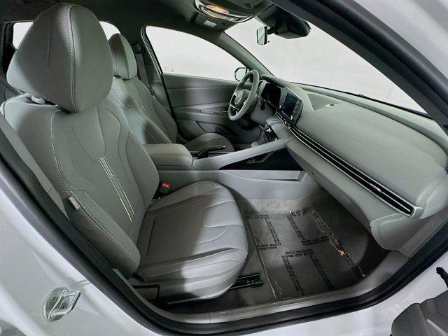 Photo of 2023 Quartz White Hyundai ELANTRA