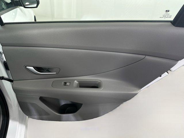 Photo of 2023 Quartz White Hyundai ELANTRA