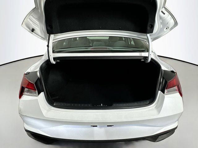 Photo of 2023 Quartz White Hyundai ELANTRA
