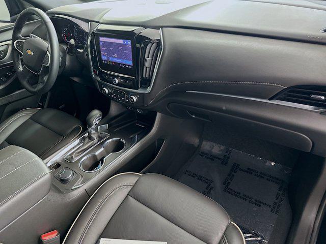 Photo of 2023 Mosaic Black Metallic Chevrolet Traverse
