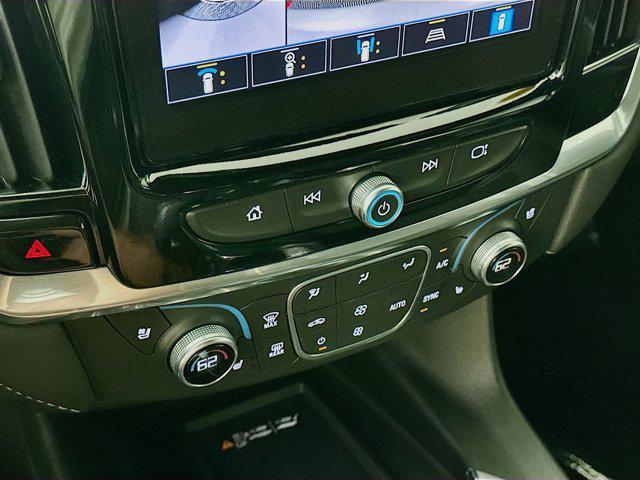 Photo of 2023 Mosaic Black Metallic Chevrolet Traverse