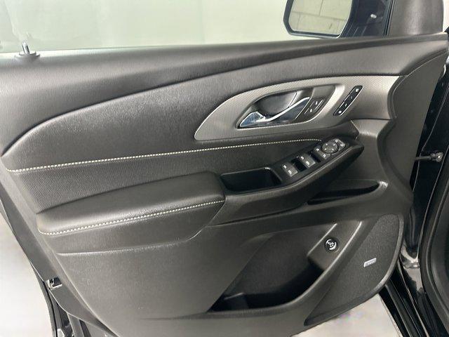 Photo of 2023 Mosaic Black Metallic Chevrolet Traverse