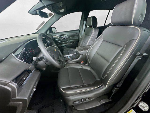 Photo of 2023 Mosaic Black Metallic Chevrolet Traverse
