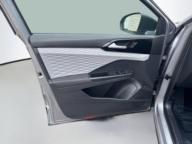 Photo of 2024 Platinum Gray Metallic Volkswagen Taos