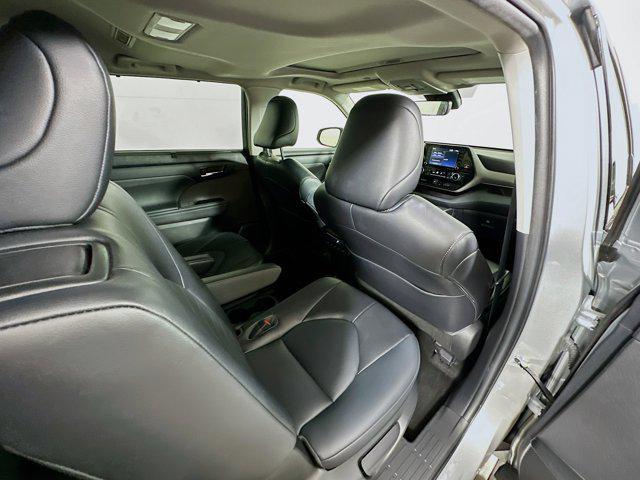 Photo of 2022 Celestial Silver Toyota Highlander