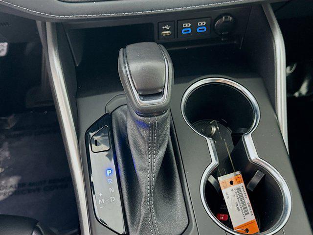 Photo of 2022 Celestial Silver Toyota Highlander