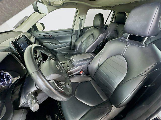 Photo of 2022 Celestial Silver Toyota Highlander