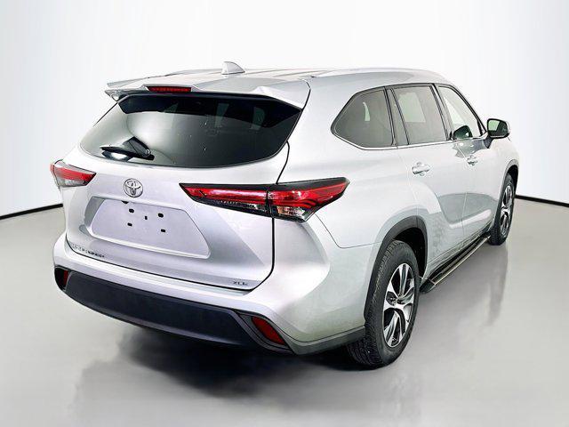 Photo of 2022 Celestial Silver Toyota Highlander