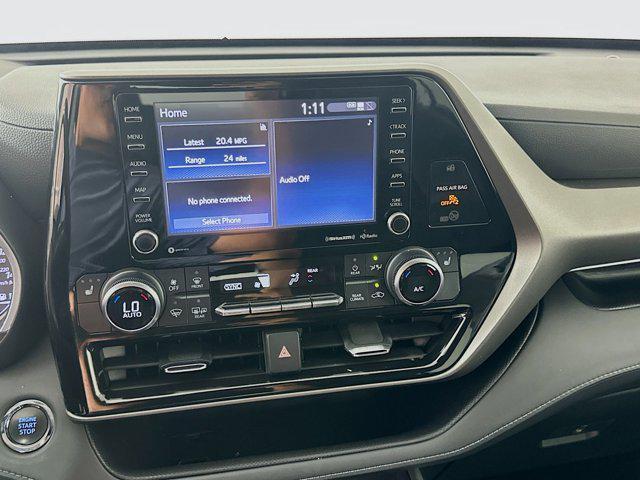 Photo of 2022 Celestial Silver Toyota Highlander