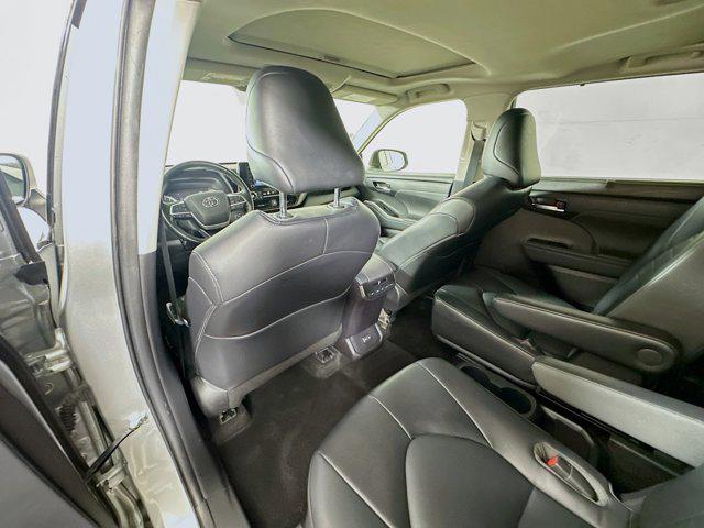 Photo of 2022 Celestial Silver Toyota Highlander