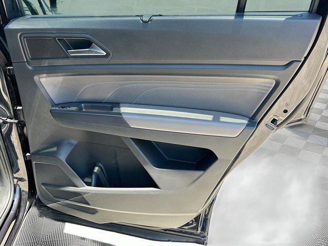 Photo of 2021 Deep Black Volkswagen Atlas