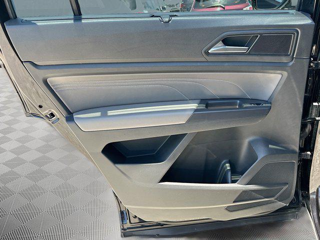 Photo of 2021 Deep Black Volkswagen Atlas