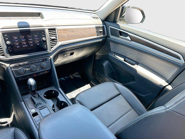 Photo of 2021 Deep Black Volkswagen Atlas