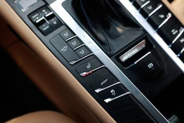 Photo of 2018 Agate Grey Metallic Porsche Macan