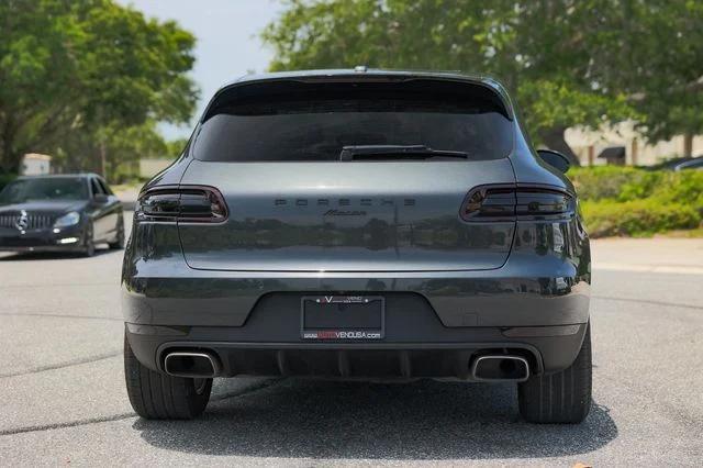 Photo of 2018 Agate Grey Metallic Porsche Macan