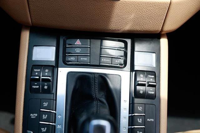 Photo of 2018 Agate Grey Metallic Porsche Macan