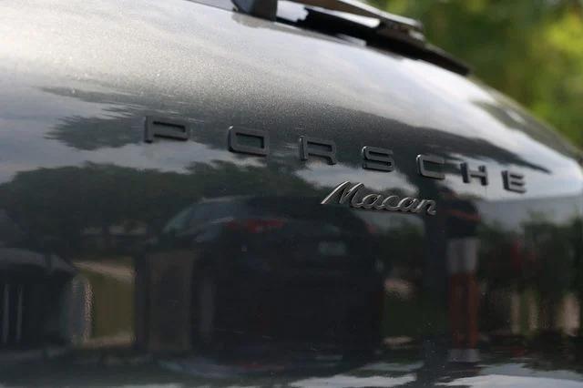 Photo of 2018 Agate Grey Metallic Porsche Macan