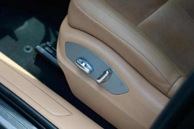 Photo of 2018 Agate Grey Metallic Porsche Macan