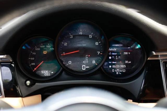 Photo of 2018 Agate Grey Metallic Porsche Macan