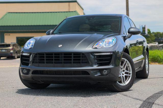 Photo of 2018 Agate Grey Metallic Porsche Macan