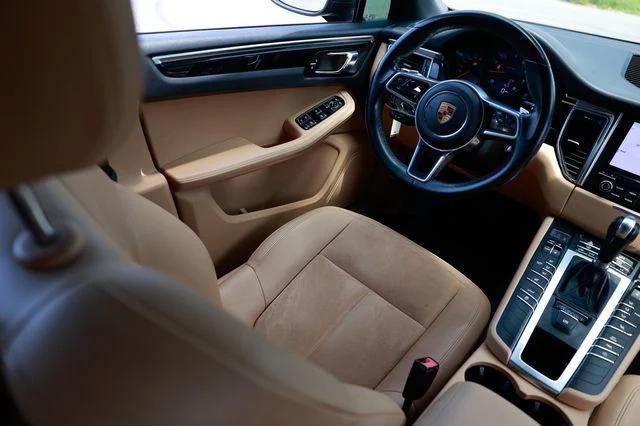 Photo of 2018 Agate Grey Metallic Porsche Macan