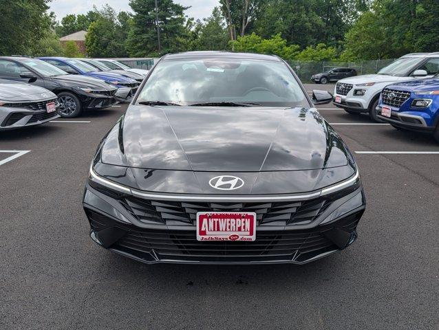 Photo of 2025 Black Hyundai ELANTRA