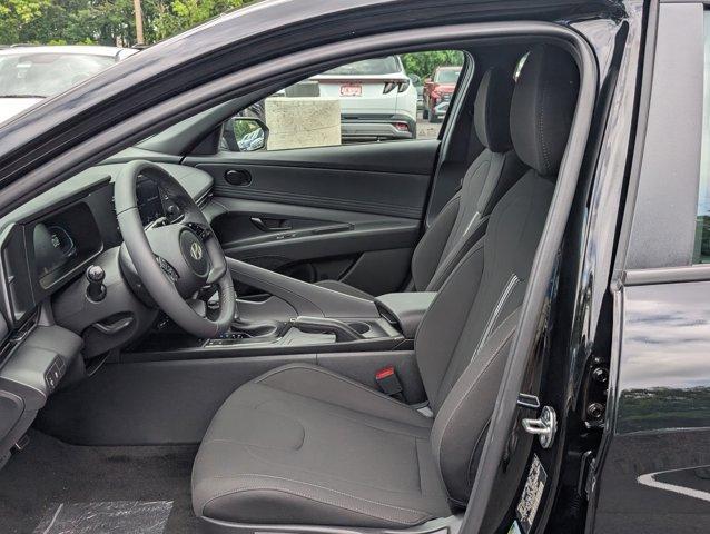 Photo of 2025 Black Hyundai ELANTRA