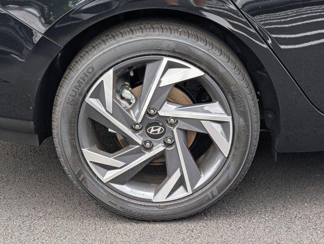 Photo of 2025 Black Hyundai ELANTRA
