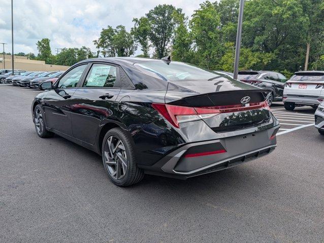 Photo of 2025 Black Hyundai ELANTRA