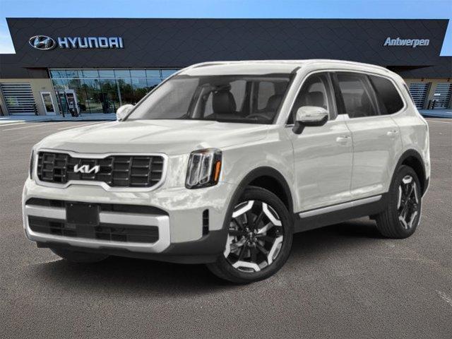 Photo of 2023 Glacial White Pearl Kia Telluride