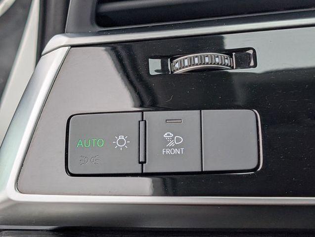 Photo of 2024 Carrara White Audi Q7